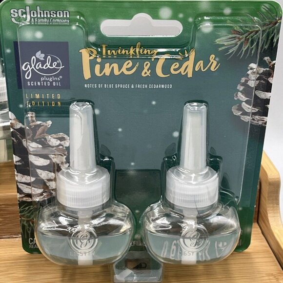Glade Plugins Scented Oil Refills - Twinkling Pine & Cedar - 7 Refills Total - Picture 3 of 4